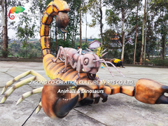 Os escorpião Animatronic realísticos vivos dos animais lutam com resistência de Sun das formigas