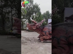 Modelo de Triceratops animatrônico para decoração de parque temático
