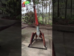 Fibra de vidro 3D Dinossauros de aparência realista lutando Estátua de Pterosauria ao ar livre