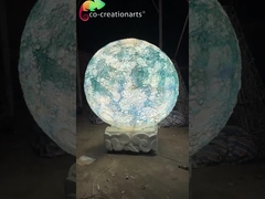 Escultura Lunar Etérea: Estátua da Lua com Textura de Crateras em Gradiente Azul Sonhador​