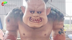 O gigante de caça animatrónico.